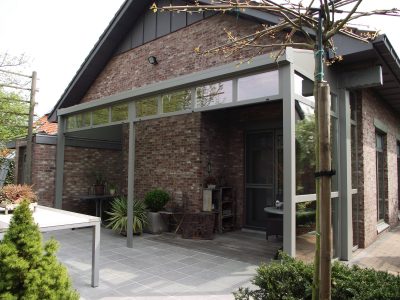 Veranda constructie met zonwering