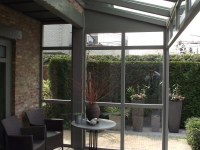 Veranda constructie met zonwering